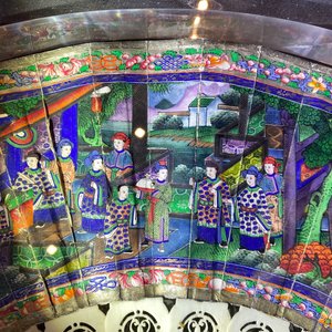 Two Chinese Cantonese painted paper and lacquer fans in plexi mounts, 19th C. — photo 45