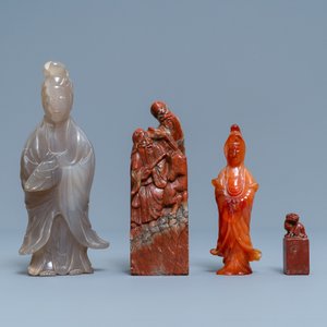 Two Chinese carved agate figures and two Shoushan soapstone seals, 19/20th C. — 照片 2