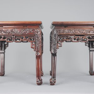 Two Chinese carved hongmu wood marble top vase stands, 19th C. — 照片 1