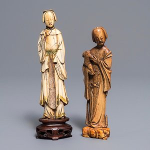 Two Chinese carved ivory figures of court ladies, Ming — 照片 1