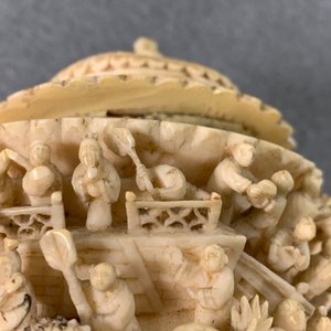 Two Chinese carved ivory snuff bottles, 19th C. — photo 13