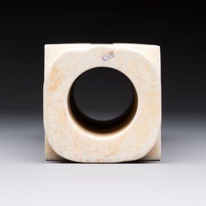 Two Chinese carved jade groups and a jade ritual 'cong' vase, 20th C. — 照片 12