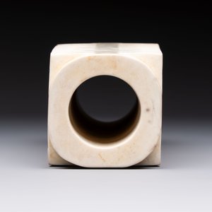 Two Chinese carved jade groups and a jade ritual 'cong' vase, 20th C. — 照片 13