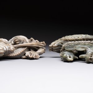 Two Chinese carved jade groups and a jade ritual 'cong' vase, 20th C. — 照片 6