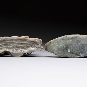 Two Chinese carved jade groups and a jade ritual 'cong' vase, 20th C. — 照片 7