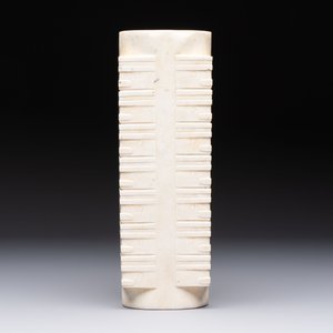 Two Chinese carved jade groups and a jade ritual 'cong' vase, 20th C. — 照片 8