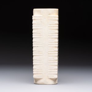 Two Chinese carved jade groups and a jade ritual 'cong' vase, 20th C. — 照片 9