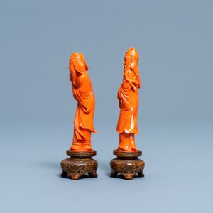 Two Chinese carved red coral figures of immortals, 19/20th C. — 照片 3