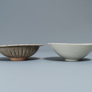 Two Chinese celadon- and qingbai-glazed bowls, Song and Yuan — 照片 2