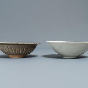 Two Chinese celadon- and qingbai-glazed bowls, Song and Yuan — 照片 3