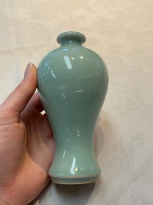 Two Chinese celadon-glazed vases, 19th C. — 照片 11