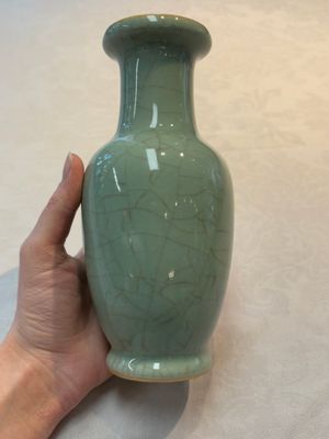 Two Chinese celadon-glazed vases, 19th C. — 照片 2