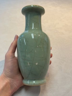 Two Chinese celadon-glazed vases, 19th C. — 照片 3