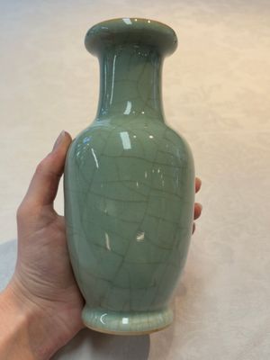 Two Chinese celadon-glazed vases, 19th C. — 照片 4