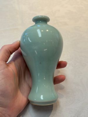 Two Chinese celadon-glazed vases, 19th C. — 照片 8