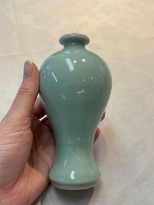 Two Chinese celadon-glazed vases, 19th C. — 照片 10