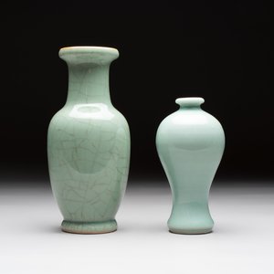 Two Chinese celadon-glazed vases, 19th C. — 照片 2
