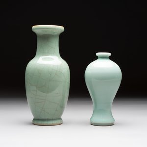 Two Chinese celadon-glazed vases, 19th C. — 照片 3
