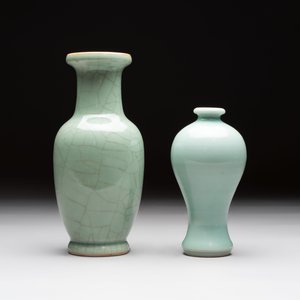 Two Chinese celadon-glazed vases, 19th C. — 照片 4