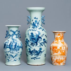 Two Chinese celadon-ground vases and an iron red and gilt vase, 19th C. — 照片 1