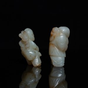 Two Chinese celadon jade figures of boys, 19/20th C. — photo 4
