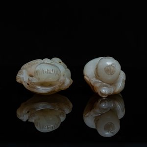 Two Chinese celadon jade figures of boys, 19/20th C. — photo 5