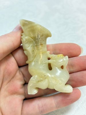 Two Chinese celadon, white and russet jade carvings, 18/19th C. — photo 3