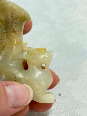 Two Chinese celadon, white and russet jade carvings, 18/19th C. — photo 7