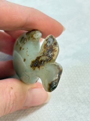 Two Chinese celadon, white and russet jade carvings, 18/19th C. — photo 10