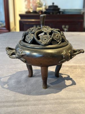 Two Chinese Chinese bronze cylindrical incense stick holders and a covered censer, Yuan/Ming and Qing — photo 1