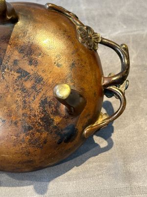 Two Chinese Chinese bronze cylindrical incense stick holders and a covered censer, Yuan/Ming and Qing — photo 13