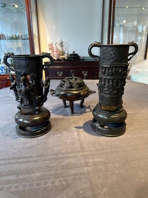 Two Chinese Chinese bronze cylindrical incense stick holders and a covered censer, Yuan/Ming and Qing — photo 14