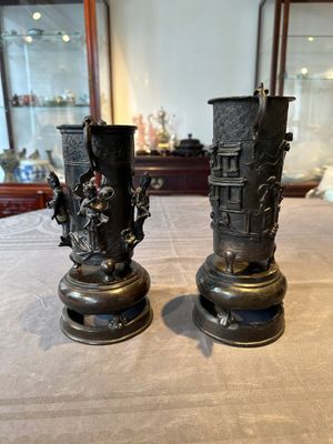 Two Chinese Chinese bronze cylindrical incense stick holders and a covered censer, Yuan/Ming and Qing — photo 16