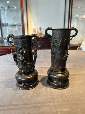 Two Chinese Chinese bronze cylindrical incense stick holders and a covered censer, Yuan/Ming and Qing — photo 17