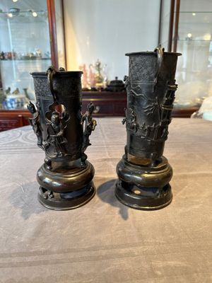 Two Chinese Chinese bronze cylindrical incense stick holders and a covered censer, Yuan/Ming and Qing — photo 18
