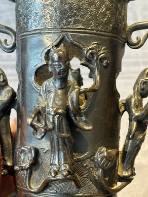 Two Chinese Chinese bronze cylindrical incense stick holders and a covered censer, Yuan/Ming and Qing — photo 19