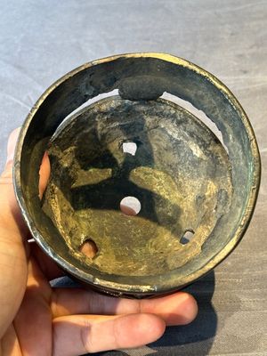 Two Chinese Chinese bronze cylindrical incense stick holders and a covered censer, Yuan/Ming and Qing — photo 34