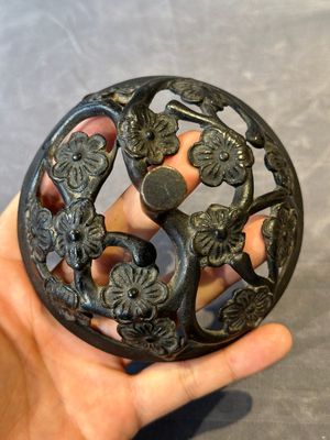 Two Chinese Chinese bronze cylindrical incense stick holders and a covered censer, Yuan/Ming and Qing — photo 6