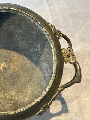 Two Chinese Chinese bronze cylindrical incense stick holders and a covered censer, Yuan/Ming and Qing — photo 10