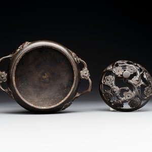 Two Chinese Chinese bronze cylindrical incense stick holders and a covered censer, Yuan/Ming and Qing — photo 12