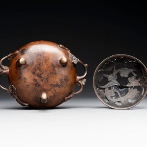 Two Chinese Chinese bronze cylindrical incense stick holders and a covered censer, Yuan/Ming and Qing — photo 13