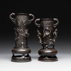 Two Chinese Chinese bronze cylindrical incense stick holders and a covered censer, Yuan/Ming and Qing — photo 3