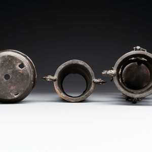 Two Chinese Chinese bronze cylindrical incense stick holders and a covered censer, Yuan/Ming and Qing — photo 7