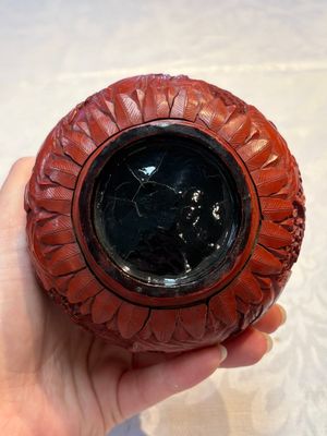 Two Chinese cinnabar lacquer covered boxes and a bottle vase, 19th C. — photo 6