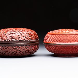 Two Chinese cinnabar lacquer covered boxes and a bottle vase, 19th C. — photo 11