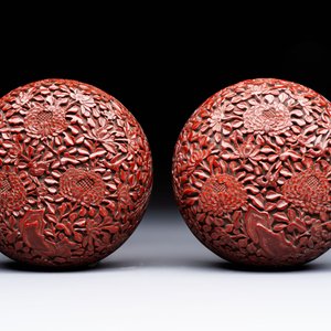 Two Chinese cinnabar lacquer covered boxes and a bottle vase, 19th C. — photo 12