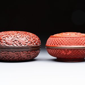 Two Chinese cinnabar lacquer covered boxes and a bottle vase, 19th C. — photo 9