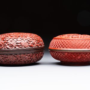 Two Chinese cinnabar lacquer covered boxes and a bottle vase, 19th C. — photo 10