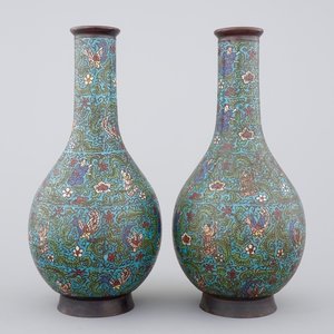 Two Chinese cloisonne bottle-shaped vases, 18/19th C. — foto 1