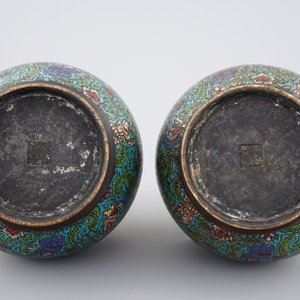 Two Chinese cloisonne bottle-shaped vases, 18/19th C. — foto 6